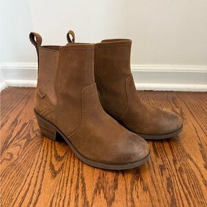 Teva Anaya Chelsea Booties waterproof brown leather heeled 8